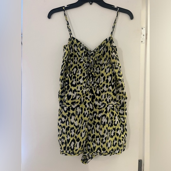 Preowned Diane Von Furstenberg animal print romper. Size S. - Picture 3 of 6
